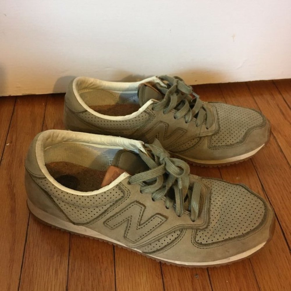 Green suede New balance sneakers- unisex